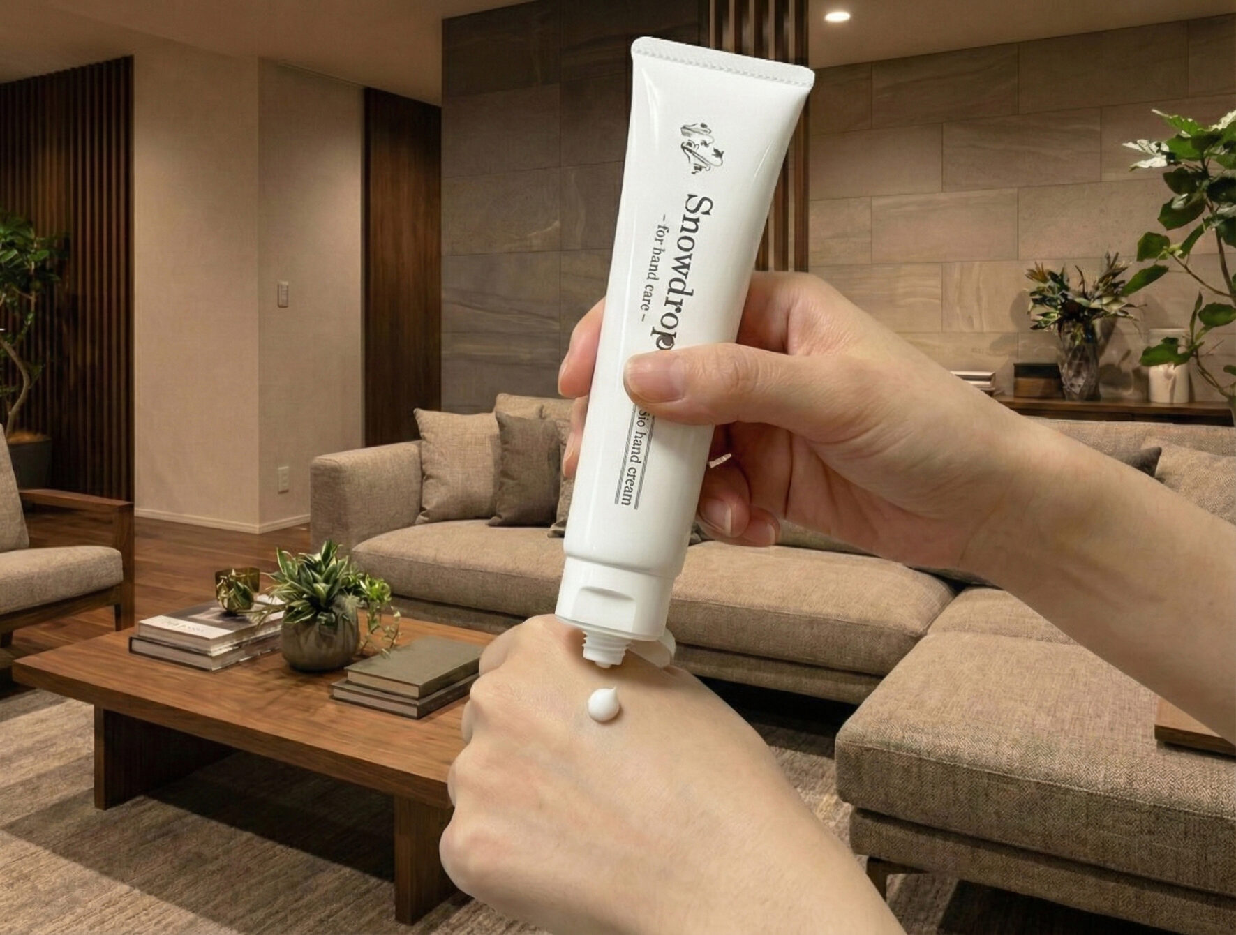 手肌も髪も1本でケアできる万能アイテム |スノードロップ 美容室 スタッフブログ