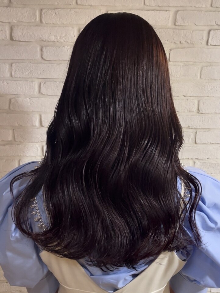 まるでシルク!憧れのツヤとまとまりを叶える 『髪質改善』ダークブラウン・ウェーブヘア |スノードロップ 美容室 スタッフブログ