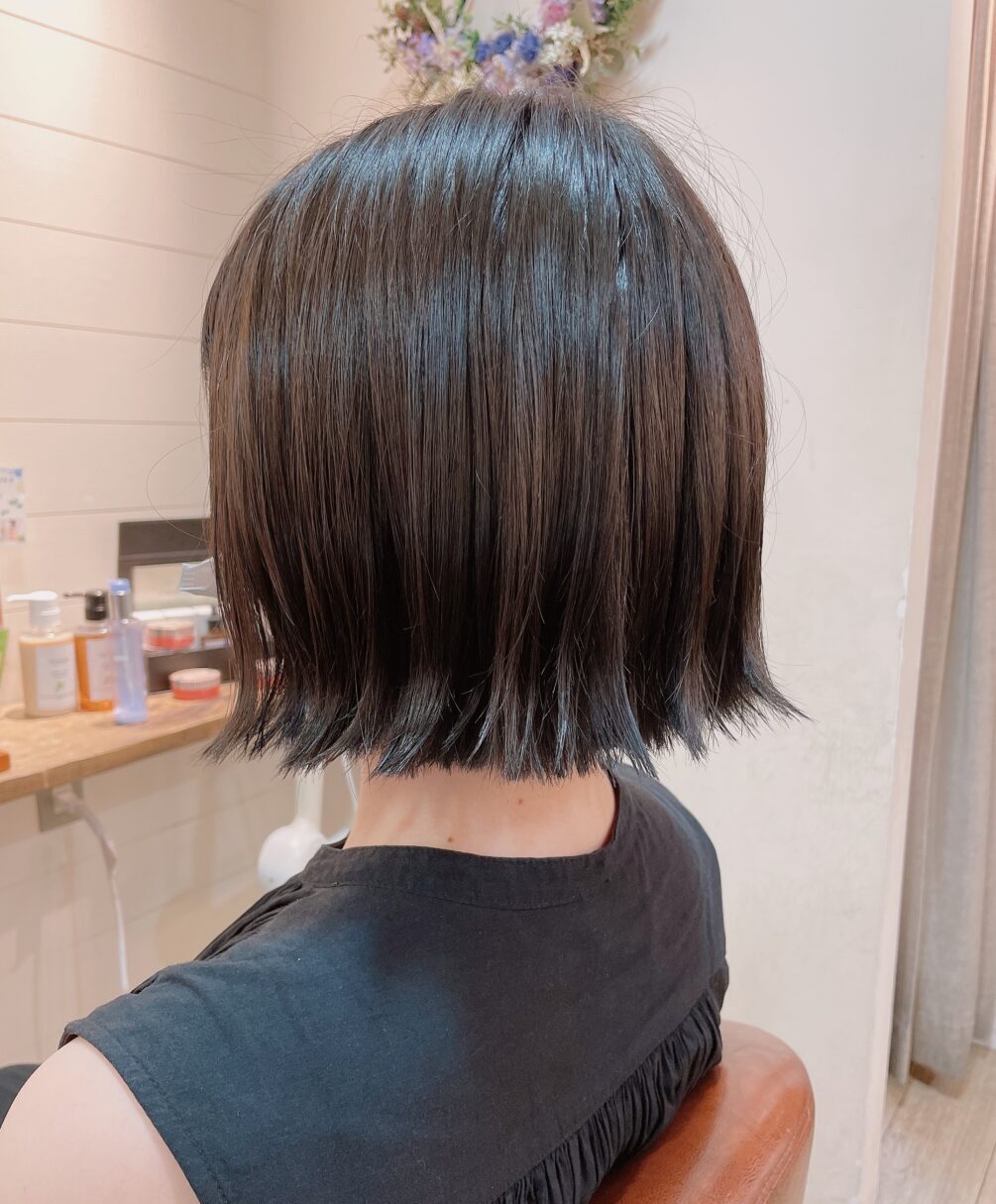 乾かすだけで決まる。外ハネ切りっぱなしボブでつくる、抜け感スタイル |スノードロップ 美容室 スタッフブログ