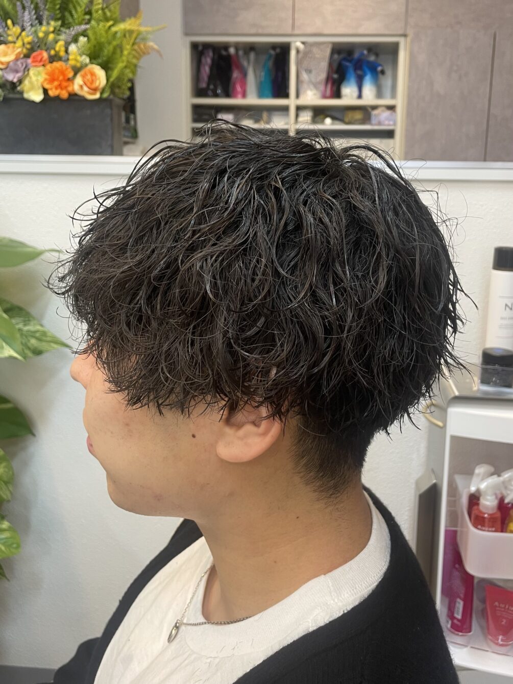 メンズカット+波巻きパーマで立体感のあるスタイルに |スノードロップ 美容室 スタッフブログ